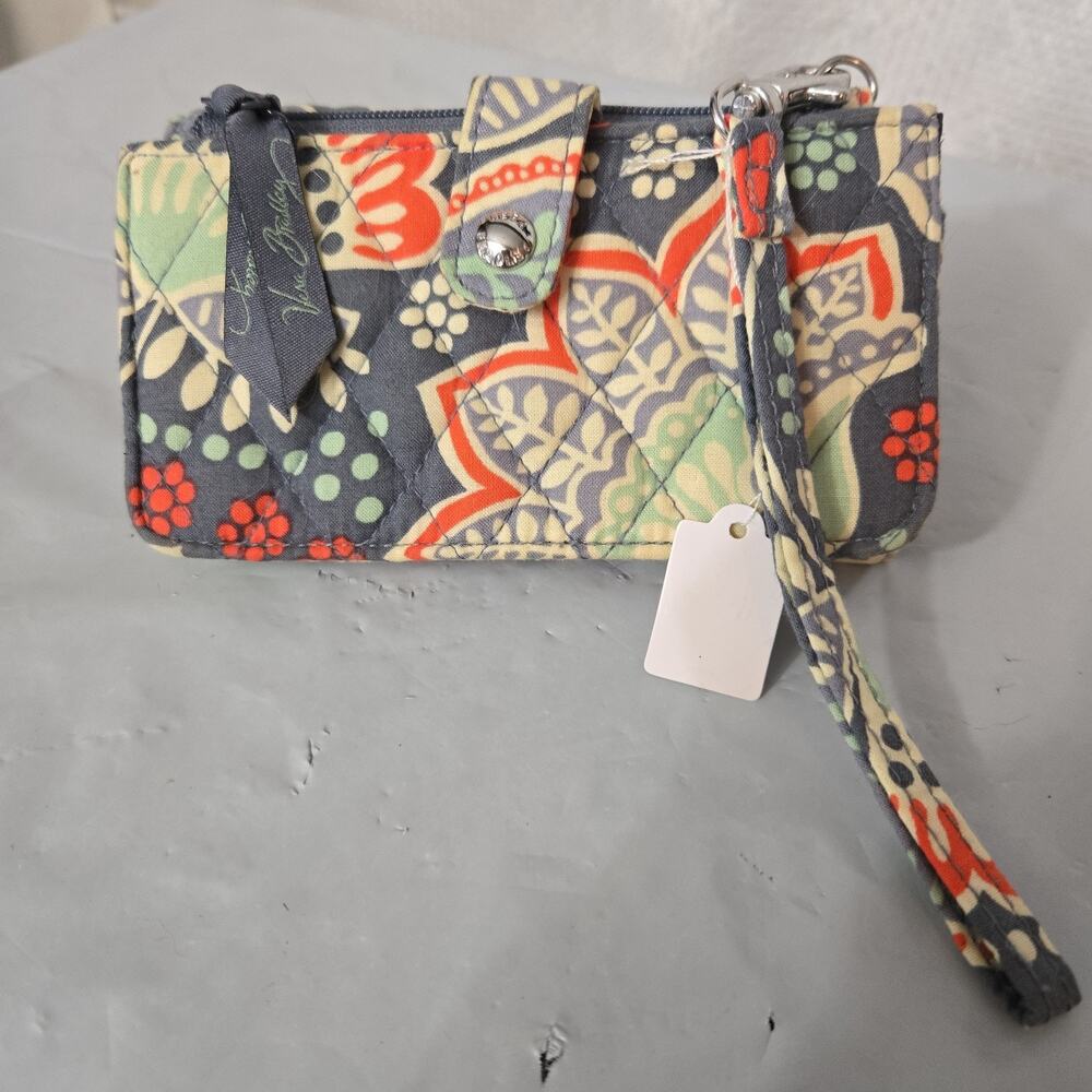 Vera Bradley Nomadic Floral Wristlet Wallet for Credit Cards Bag ID Logo Zipper